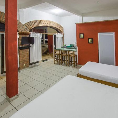 Traditional Sierra Leon Oceanfront Rooms - Adults Only Puerto Vallarta Bagian luar foto