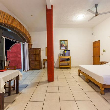 Traditional Sierra Leon Oceanfront Rooms - Adults Only Puerto Vallarta Bagian luar foto