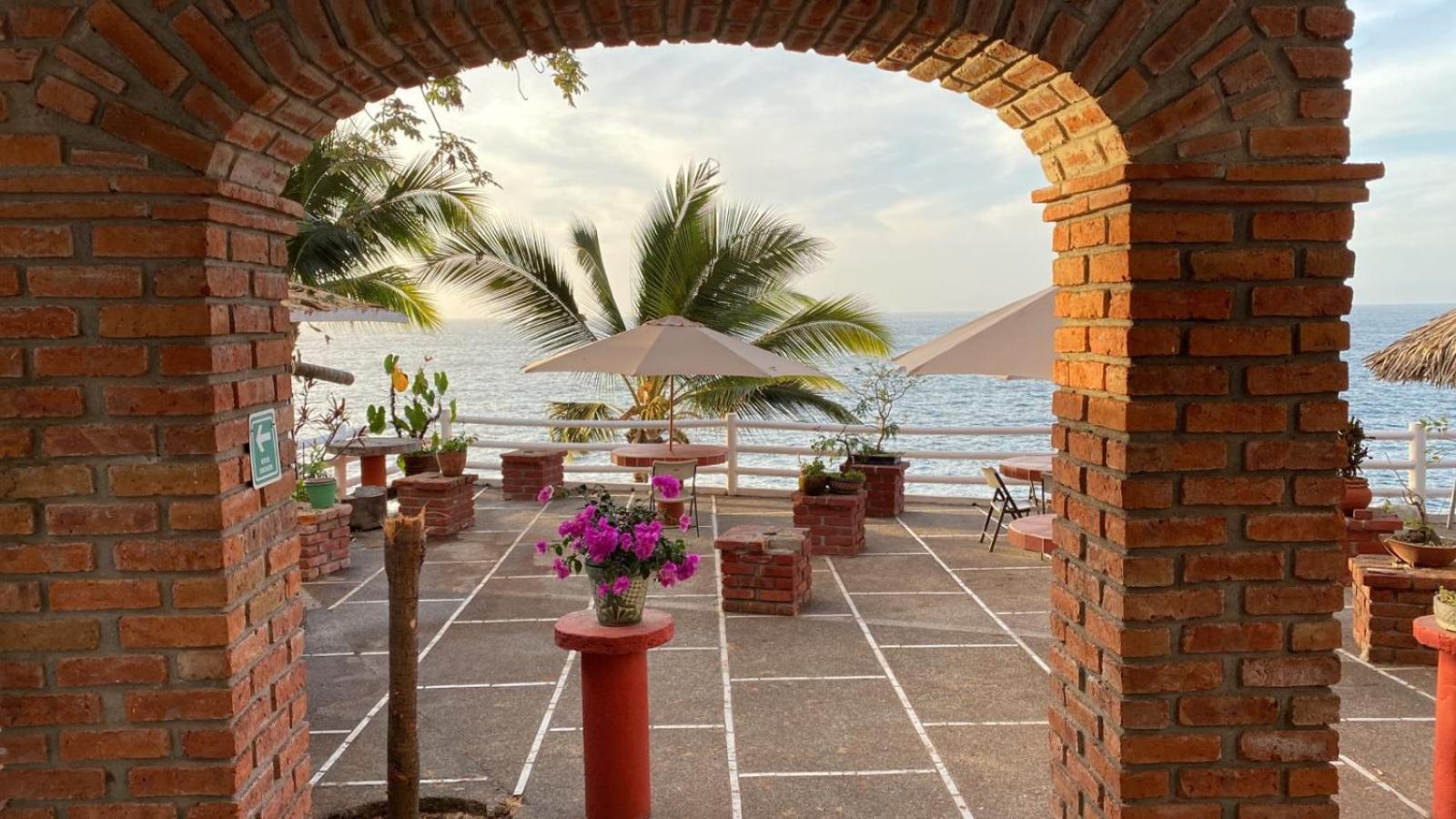 Traditional Sierra Leon Oceanfront Rooms - Adults Only Puerto Vallarta Bagian luar foto