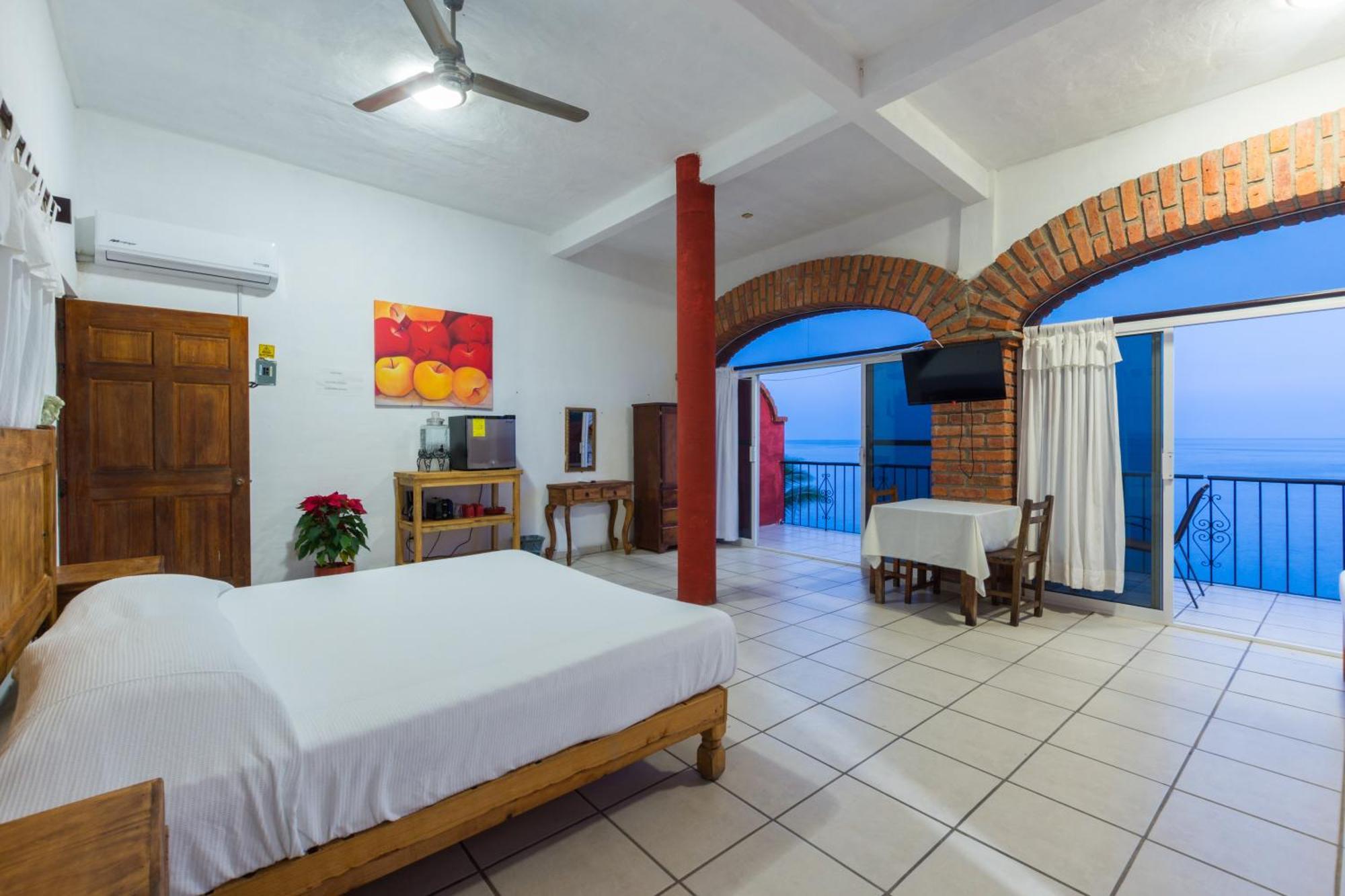 Traditional Sierra Leon Oceanfront Rooms - Adults Only Puerto Vallarta Bagian luar foto