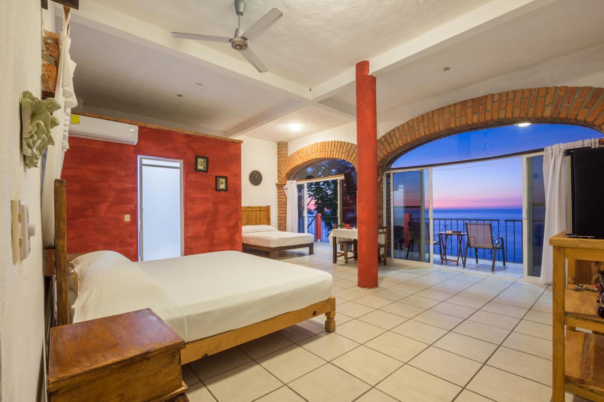 Traditional Sierra Leon Oceanfront Rooms - Adults Only Puerto Vallarta Bagian luar foto