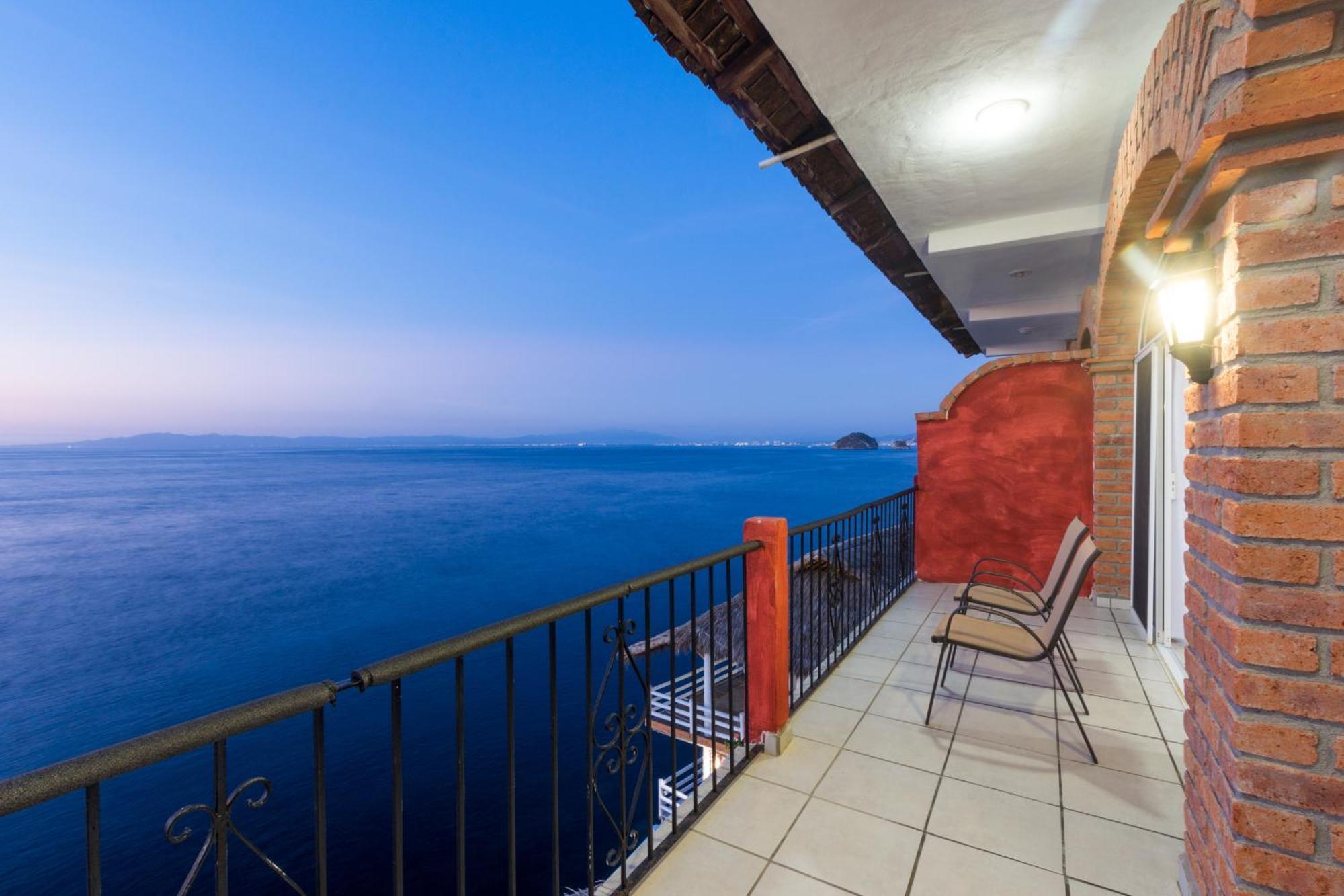Traditional Sierra Leon Oceanfront Rooms - Adults Only Puerto Vallarta Bagian luar foto