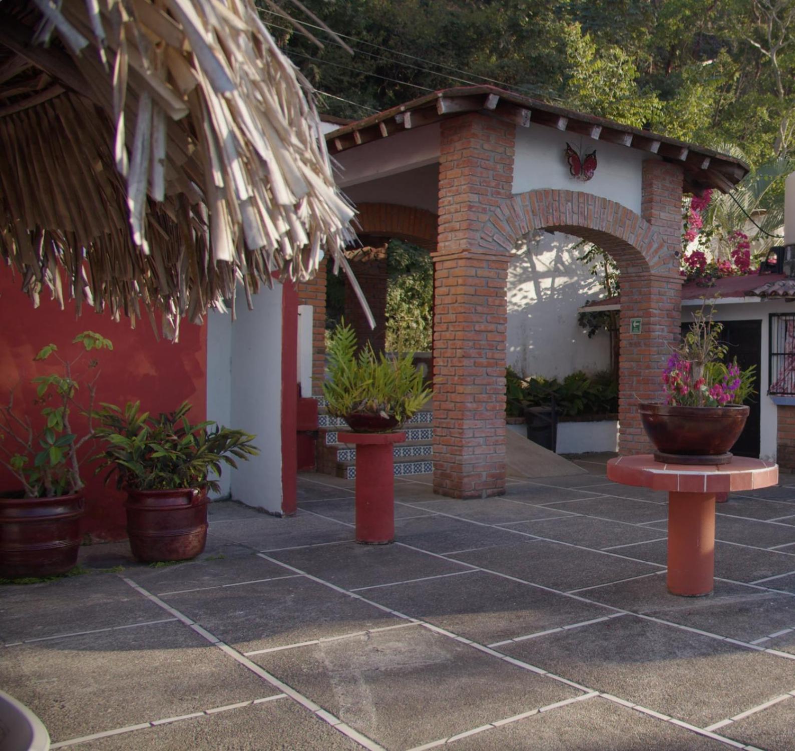 Traditional Sierra Leon Oceanfront Rooms - Adults Only Puerto Vallarta Bagian luar foto